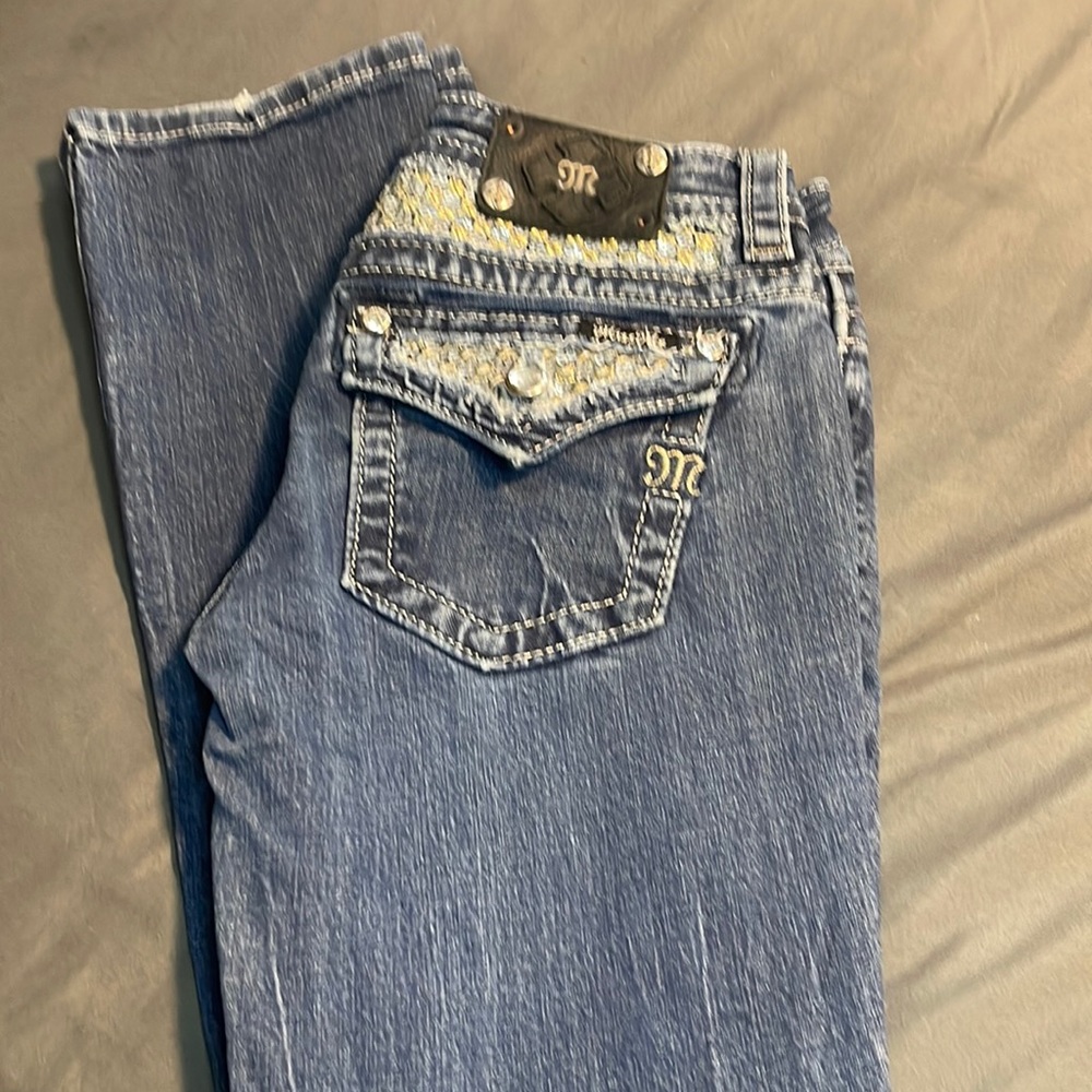 Womens Miss Me Jeans. To big.